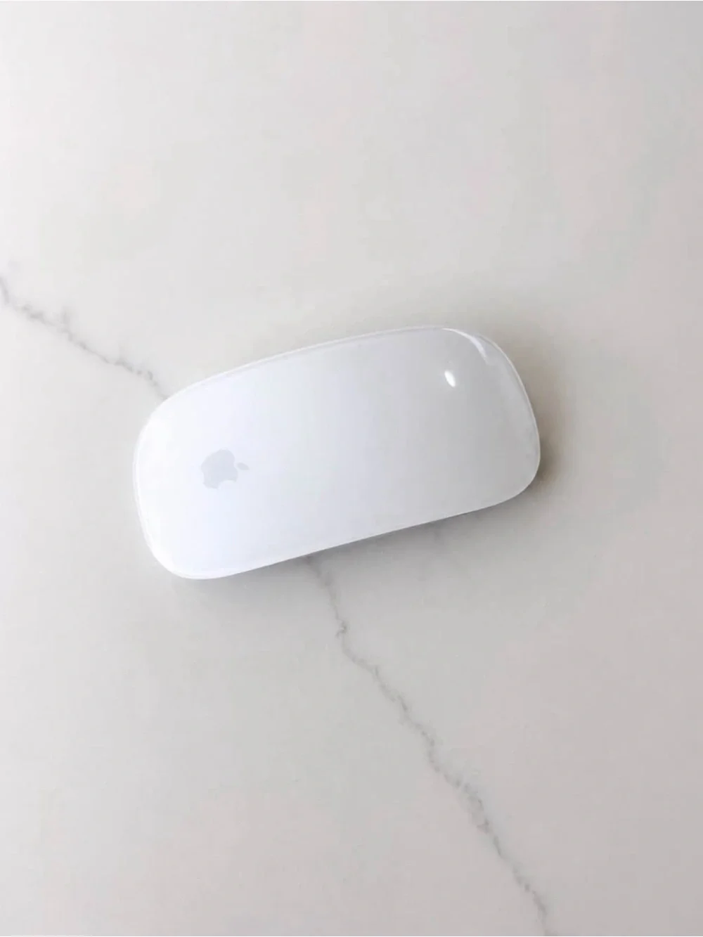 Apple White Wireless Magic Mouse - Gloss White Finish